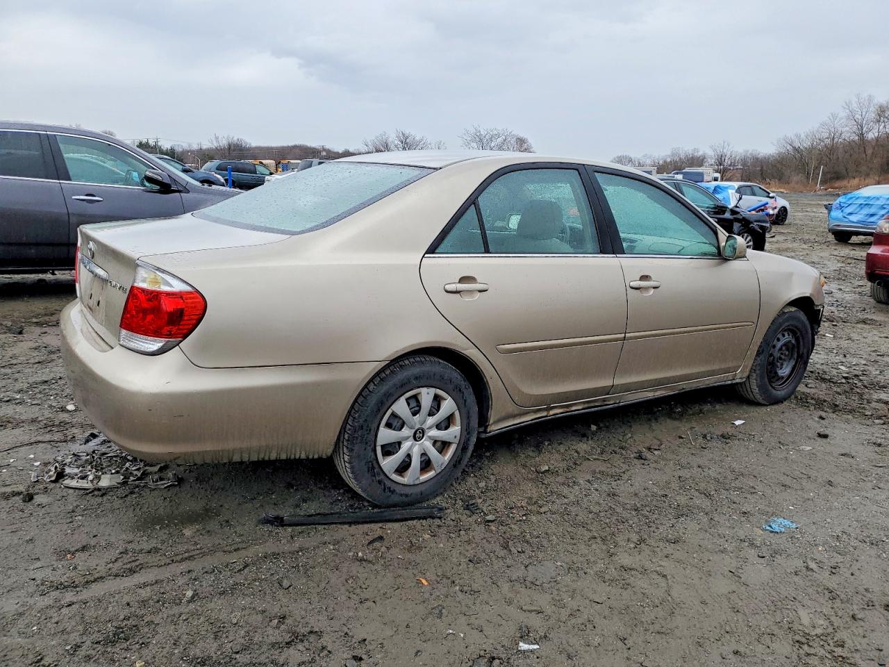 2006 TOYOTA CAMRY LE photo 3