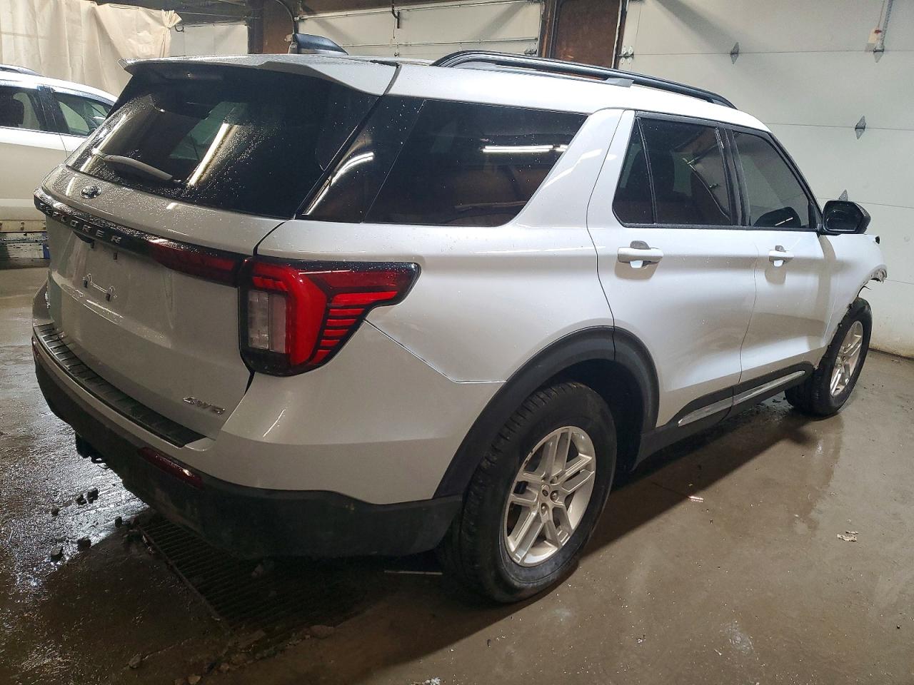 2025 FORD EXPLORER ACTIVE photo 3