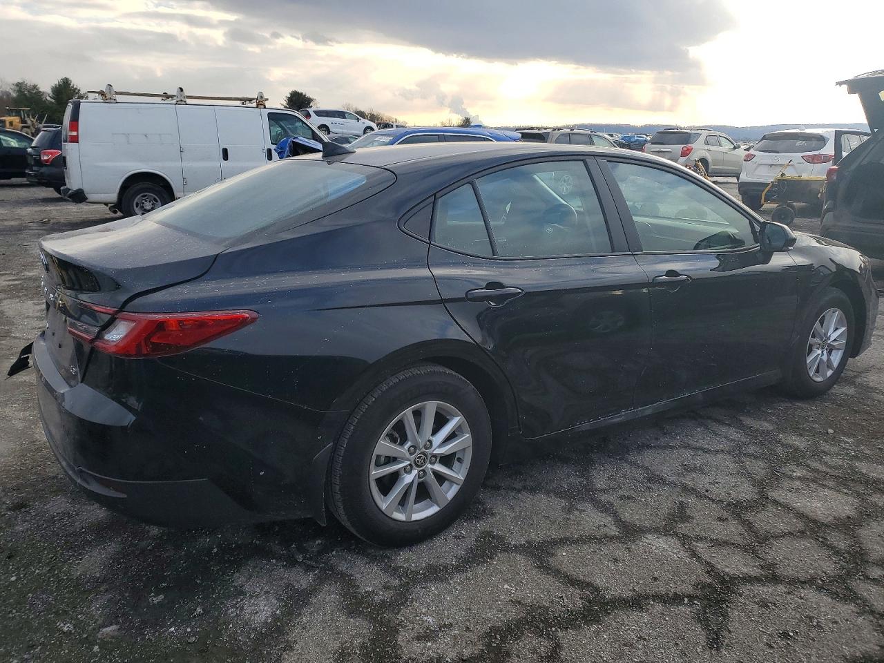 2025 TOYOTA CAMRY XSE photo 3