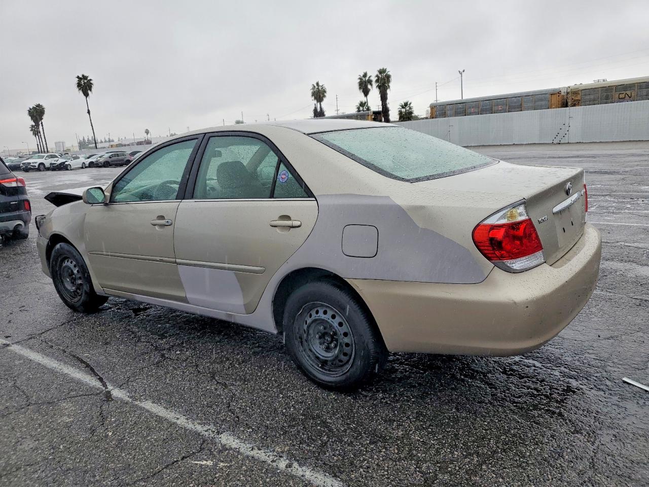 2005 TOYOTA CAMRY LE photo 2