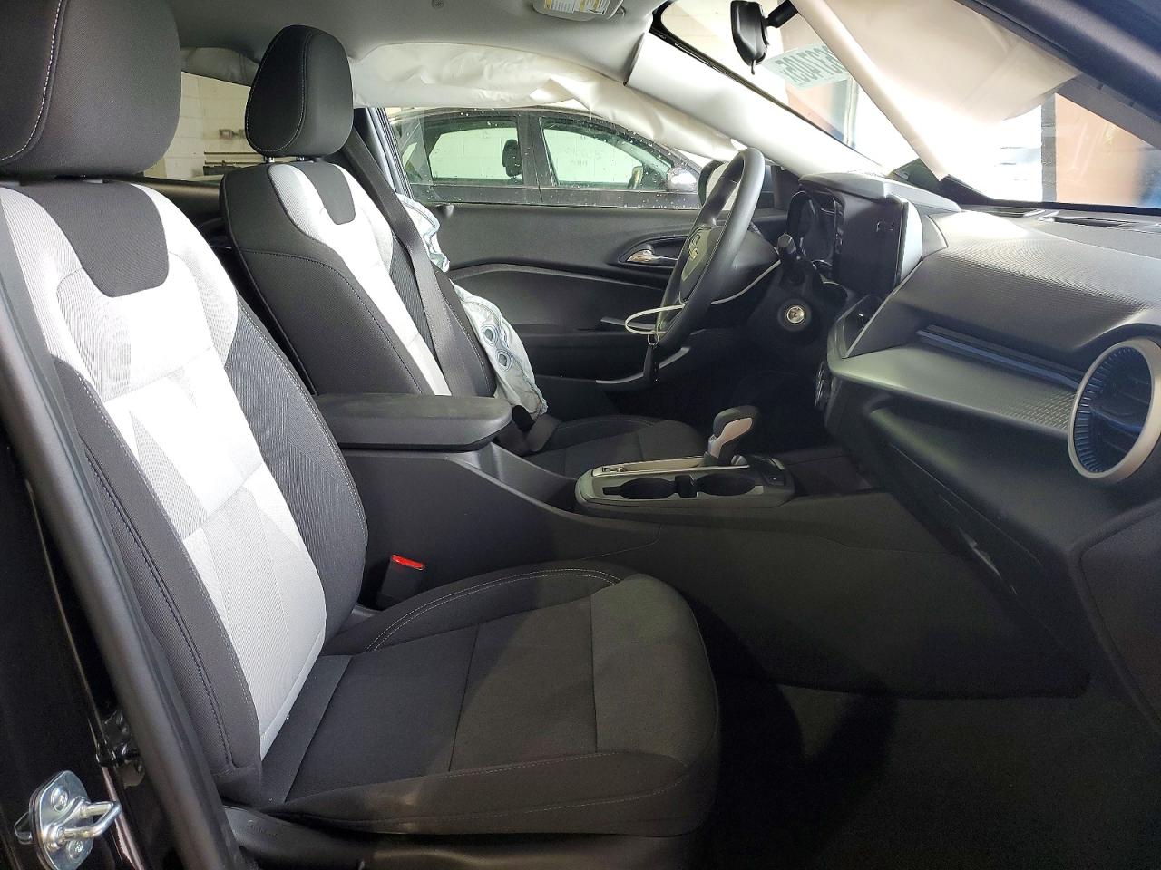 2025 CHEVROLET TRAX LS photo 7