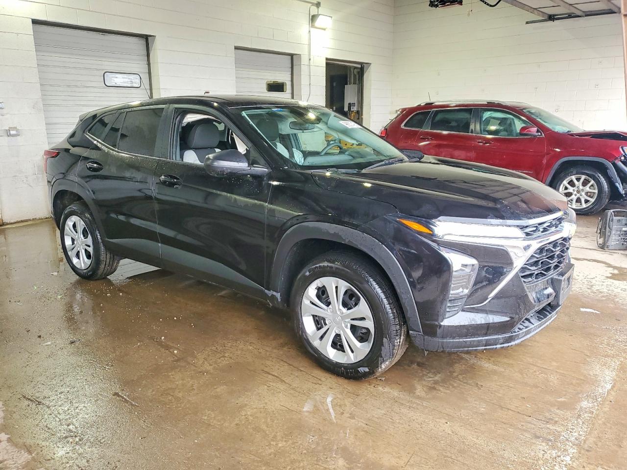 2025 CHEVROLET TRAX LS photo 4