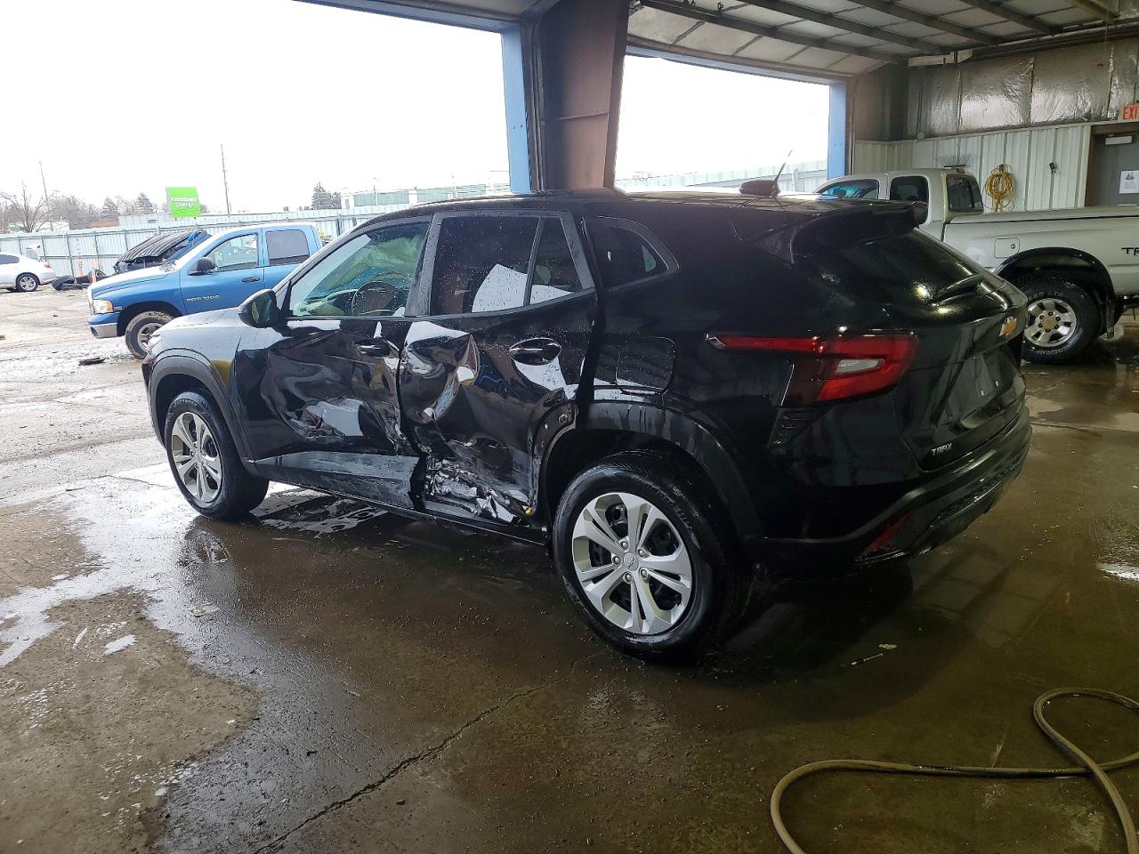 2025 CHEVROLET TRAX LS photo 2