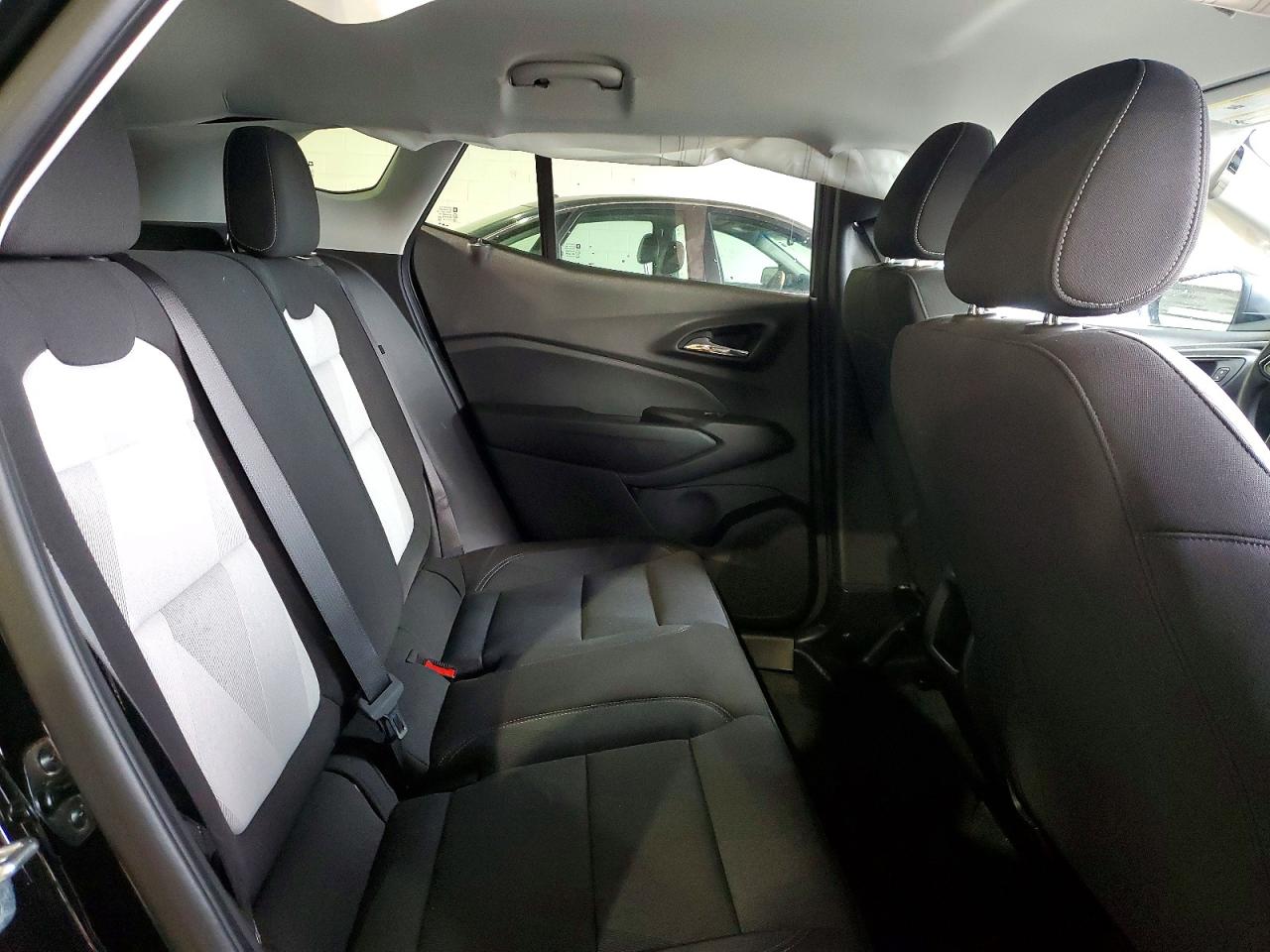 2025 CHEVROLET TRAX LS photo 11