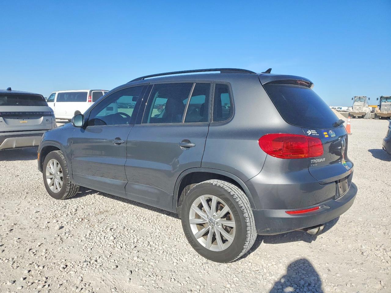 2017 VOLKSWAGEN TIGUAN S photo 2