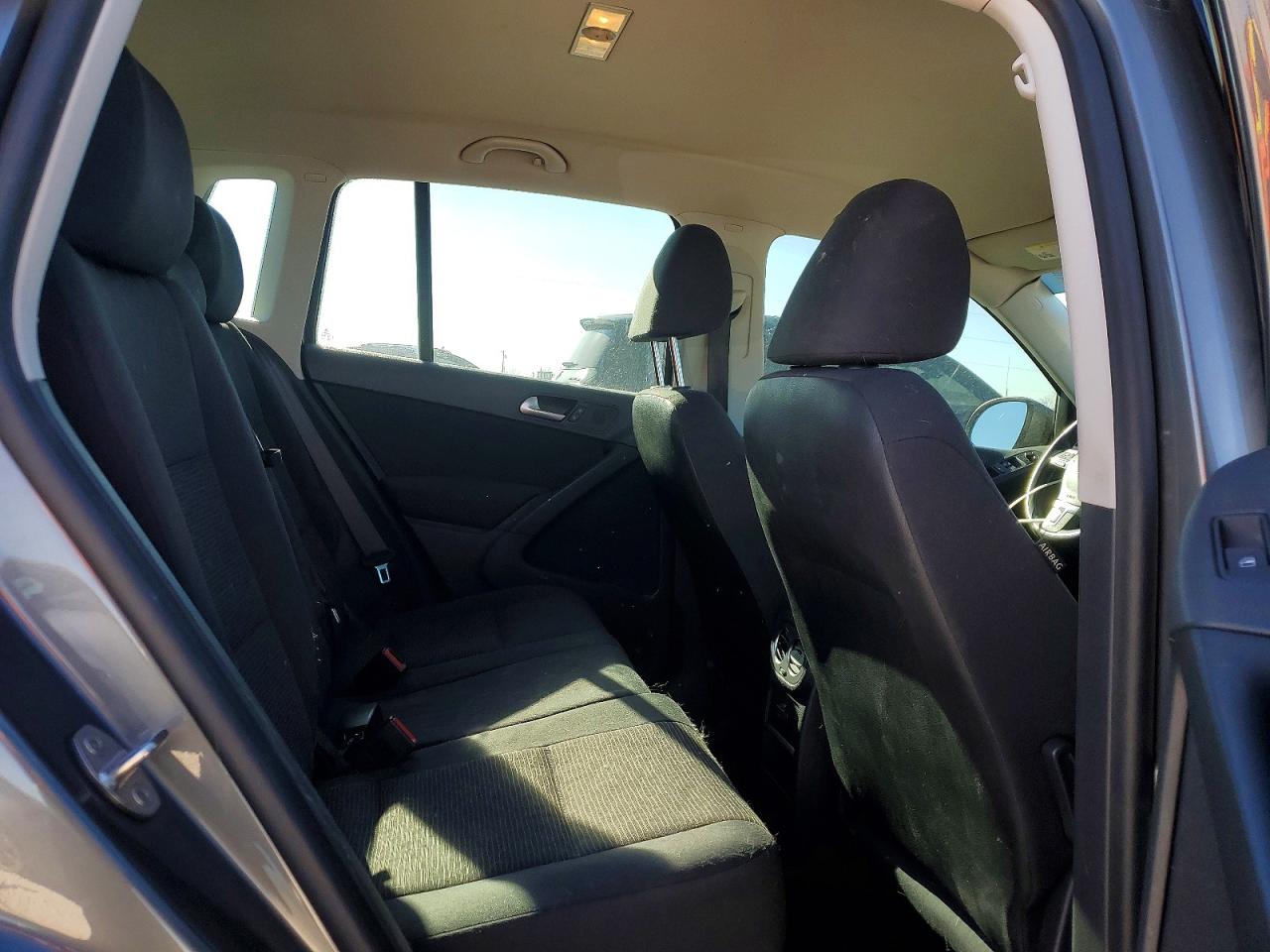 2017 VOLKSWAGEN TIGUAN S photo 11