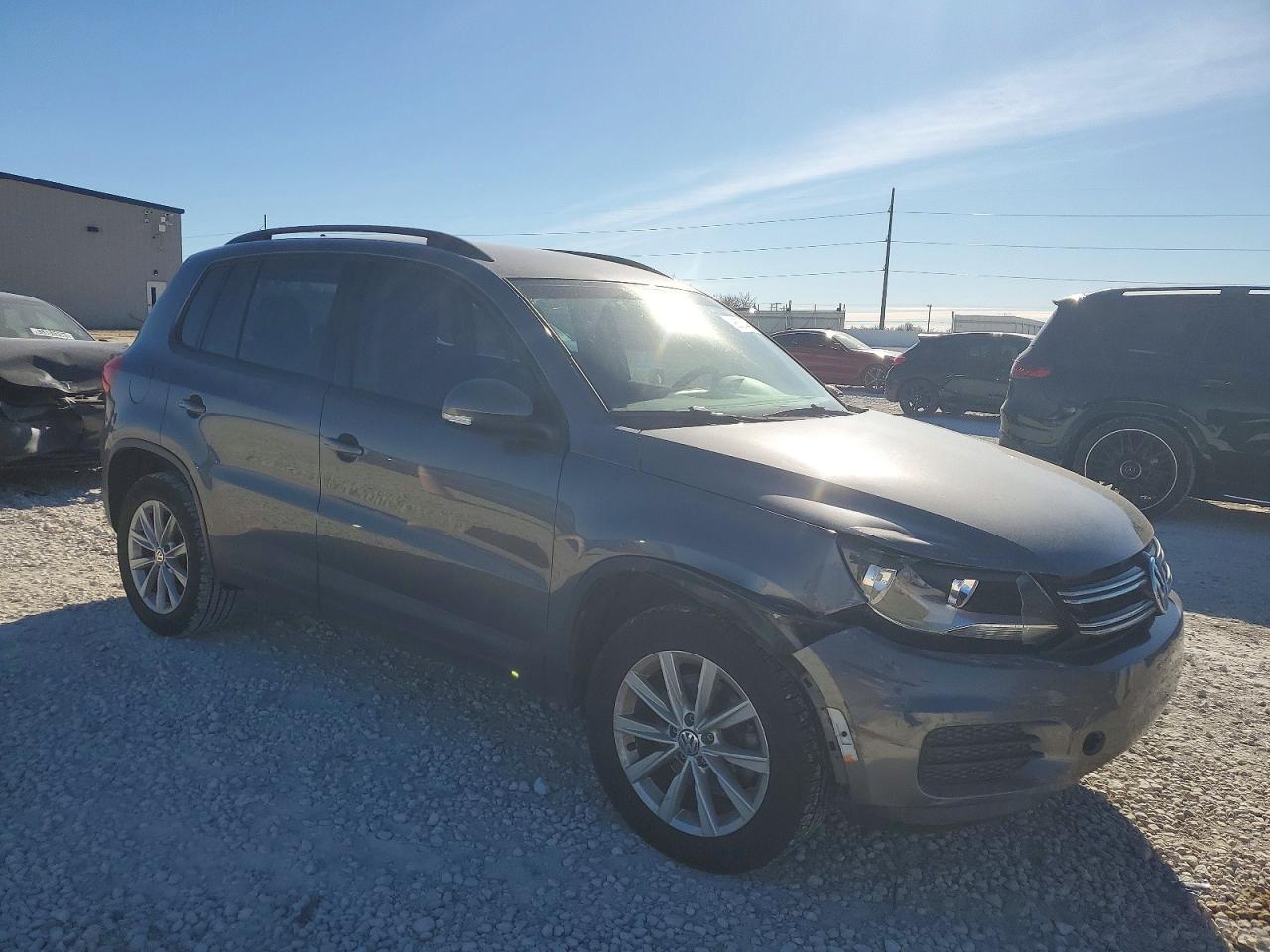 2017 VOLKSWAGEN TIGUAN S photo 4