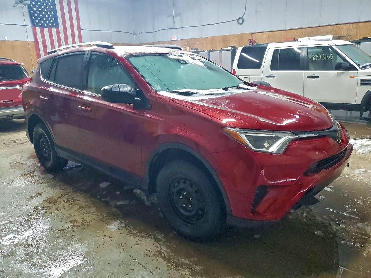 2018 TOYOTA RAV4 LE photo 4