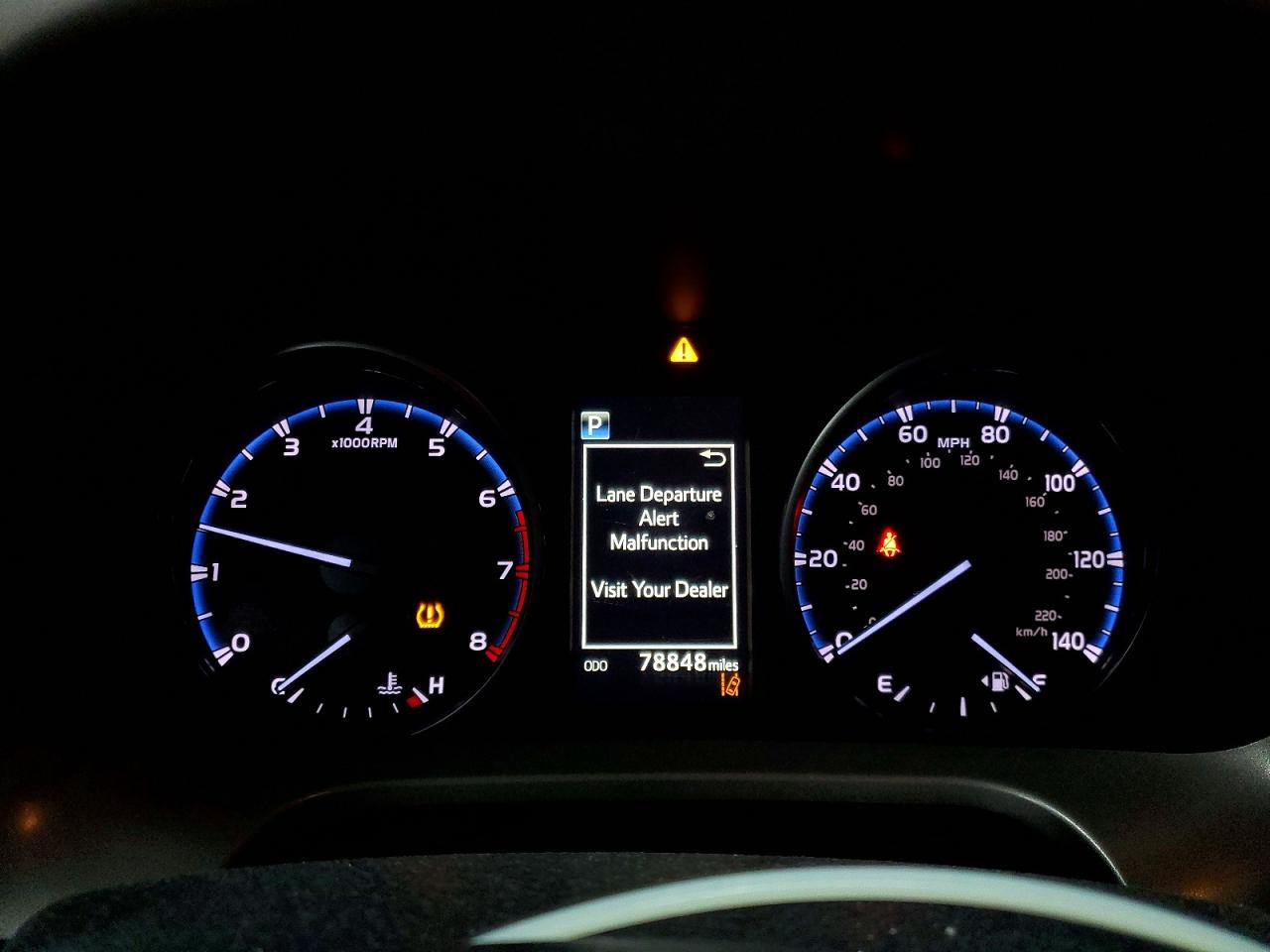 2018 TOYOTA RAV4 LE photo 9