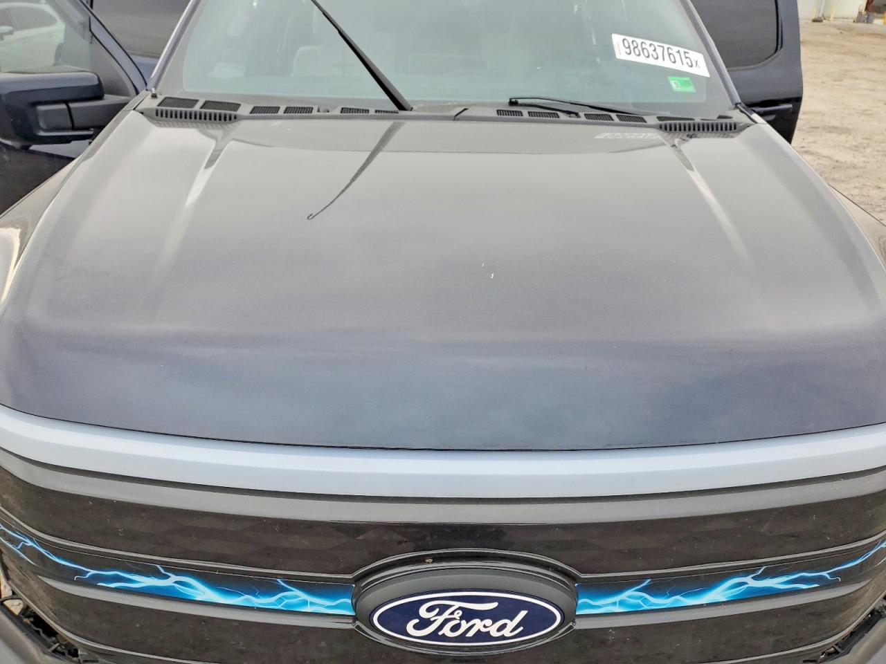 2024 FORD F150 LIGHTNING PLATINUM photo 11