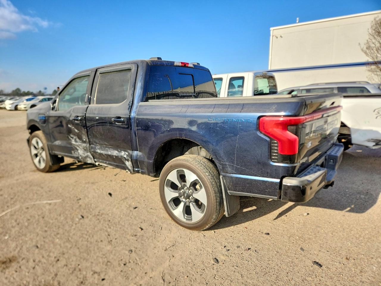 2024 FORD F150 LIGHTNING PLATINUM photo 2