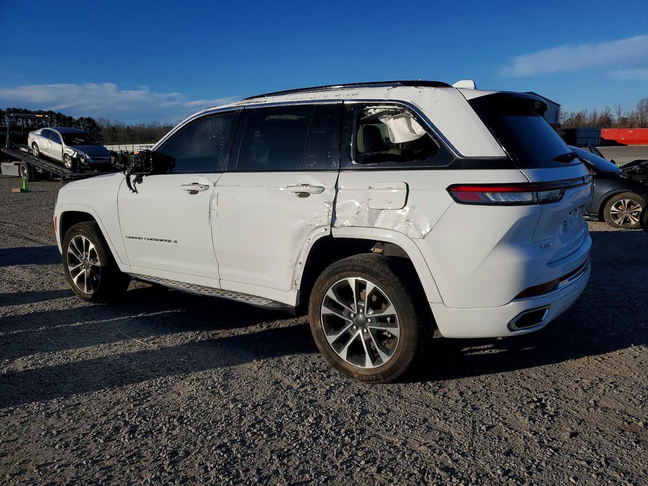 2022 JEEP GRAND CHEROKEE OVERLAND photo 2