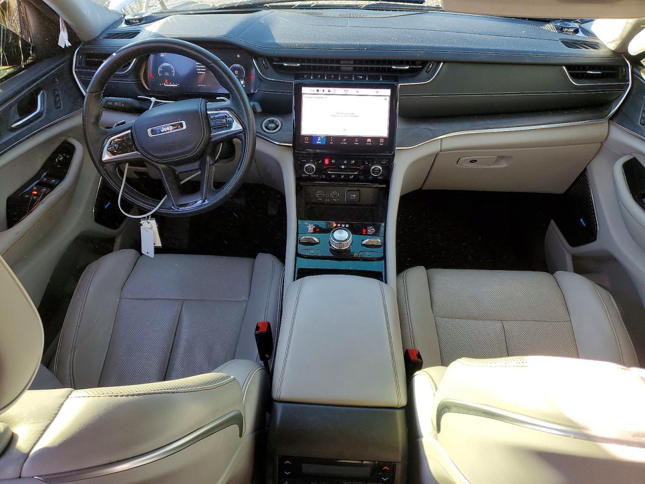 2022 JEEP GRAND CHEROKEE OVERLAND photo 8