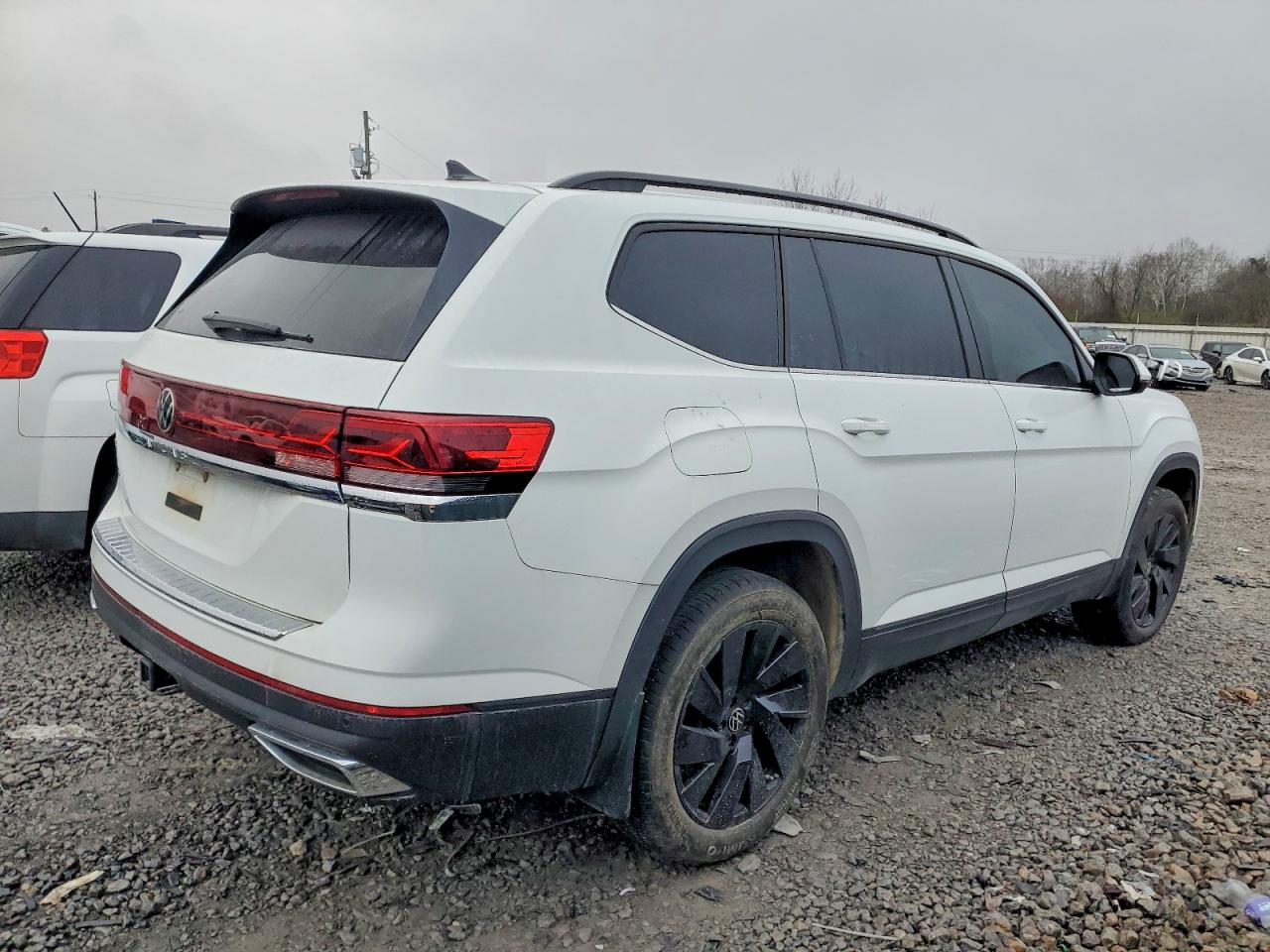 2024 VOLKSWAGEN ATLAS SE photo 3