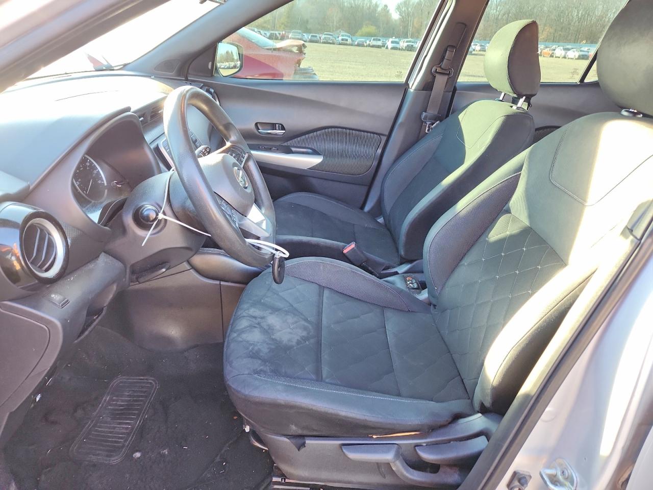 2019 NISSAN KICKS S photo 7