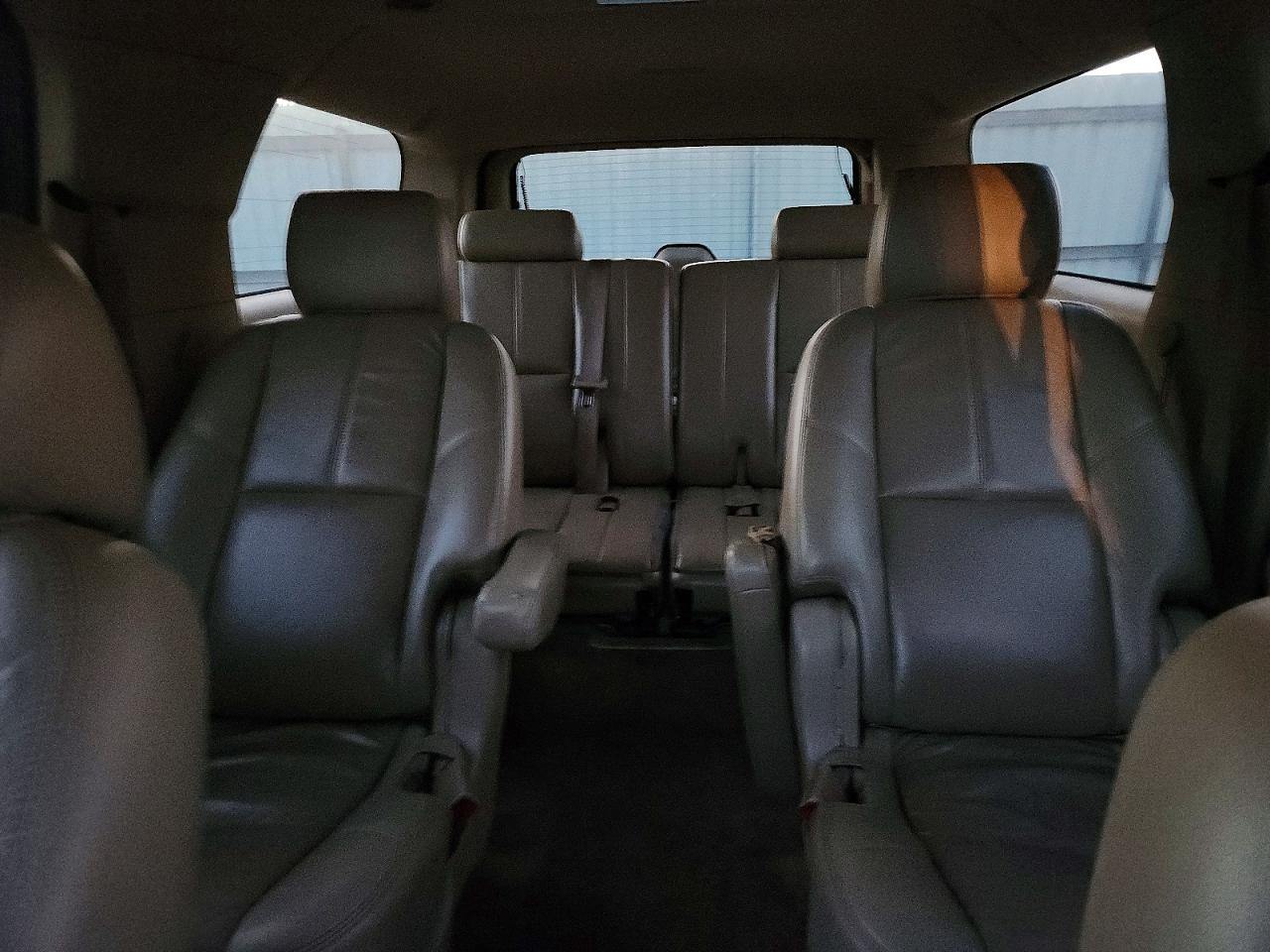 2011 CHEVROLET SUBURBAN K1500 LT photo 10
