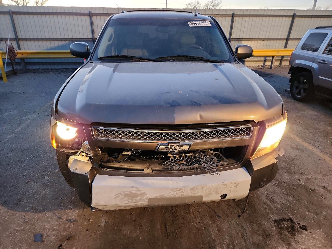 2011 CHEVROLET SUBURBAN K1500 LT photo 5