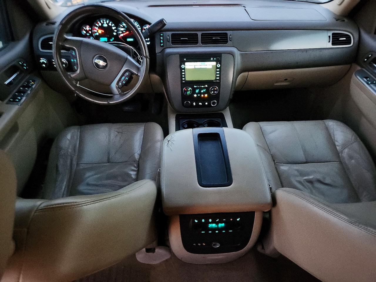 2011 CHEVROLET SUBURBAN K1500 LT photo 8