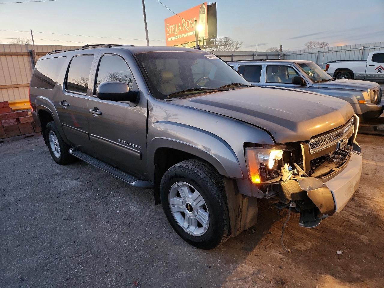 2011 CHEVROLET SUBURBAN K1500 LT photo 4
