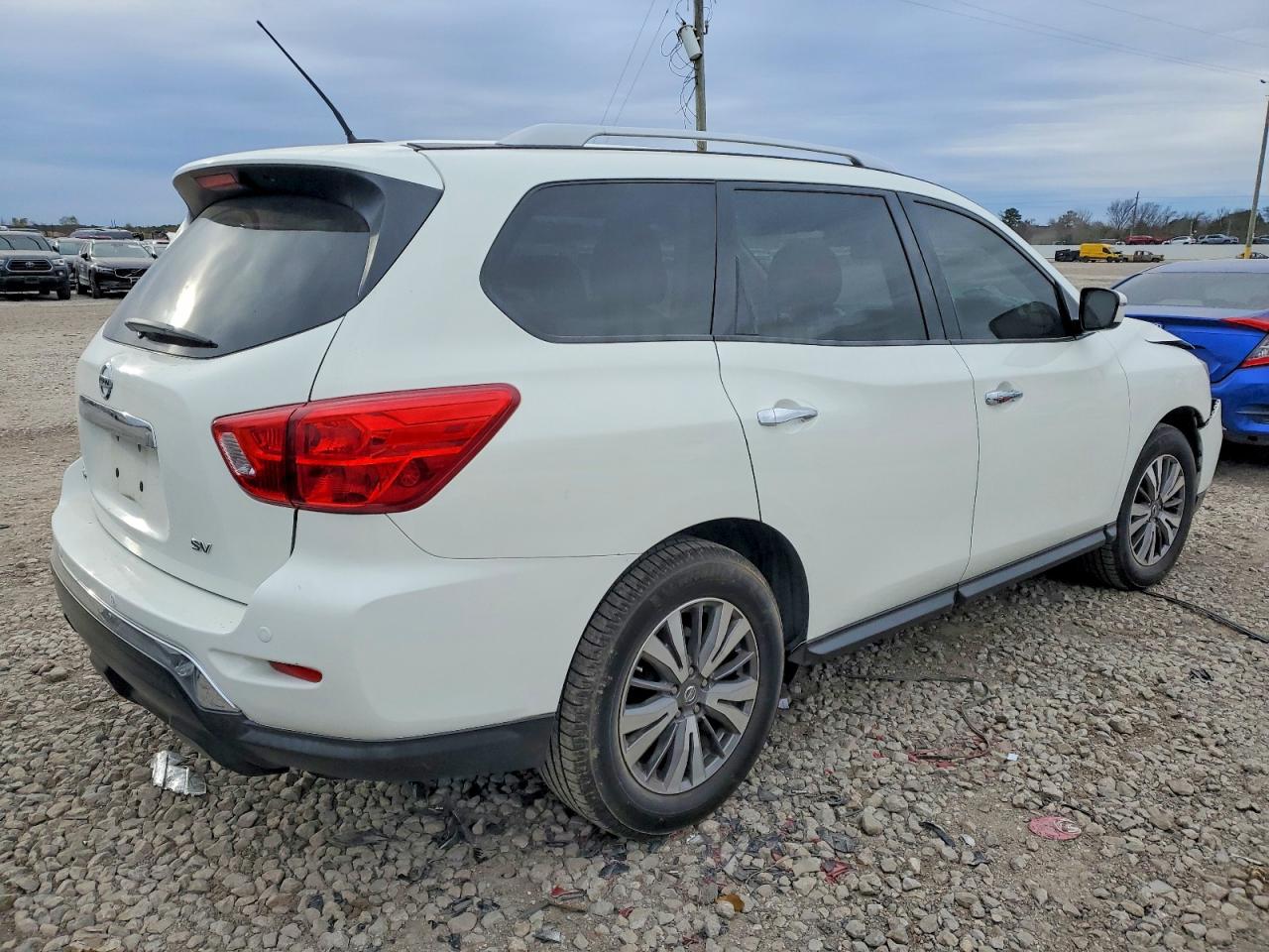 2017 NISSAN PATHFINDER SV photo 3