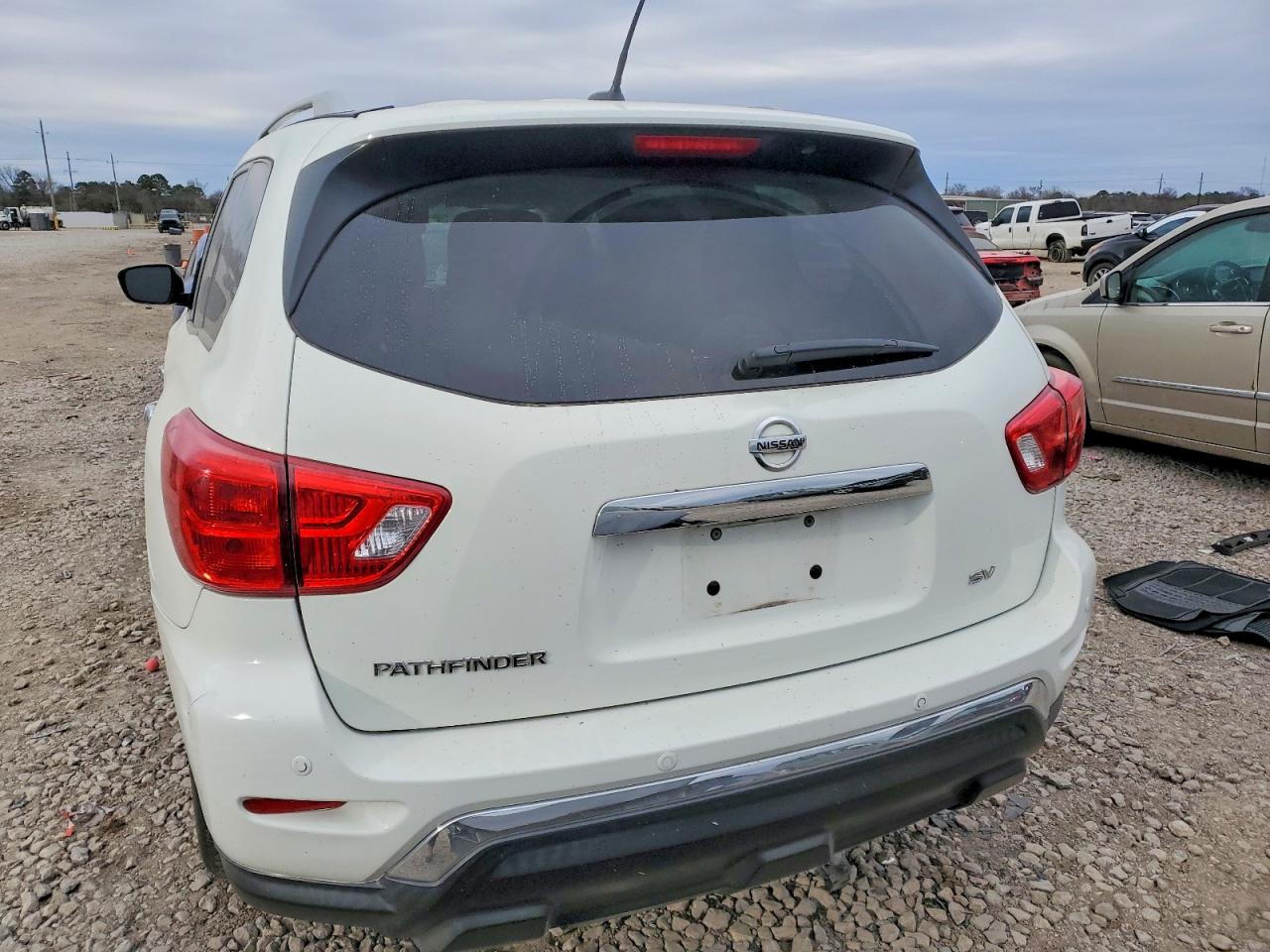 2017 NISSAN PATHFINDER SV photo 6