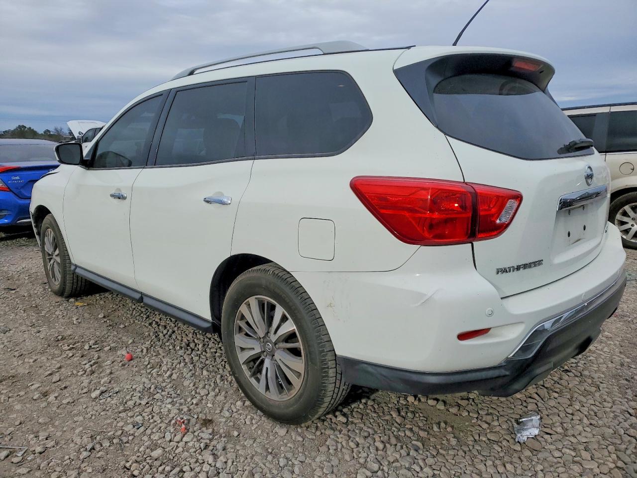2017 NISSAN PATHFINDER SV photo 2