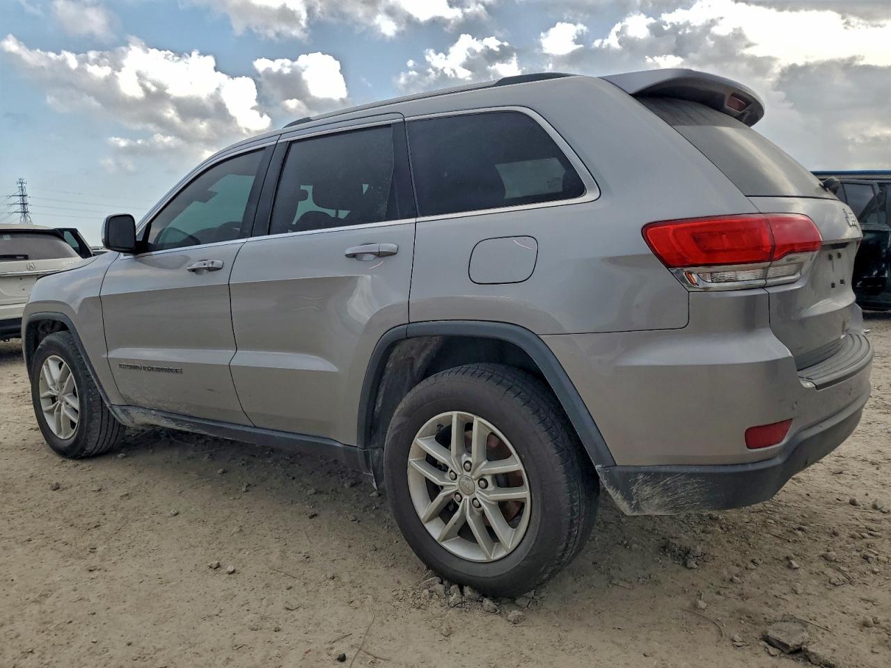 2018 JEEP GRAND CHEROKEE LAREDO photo 2