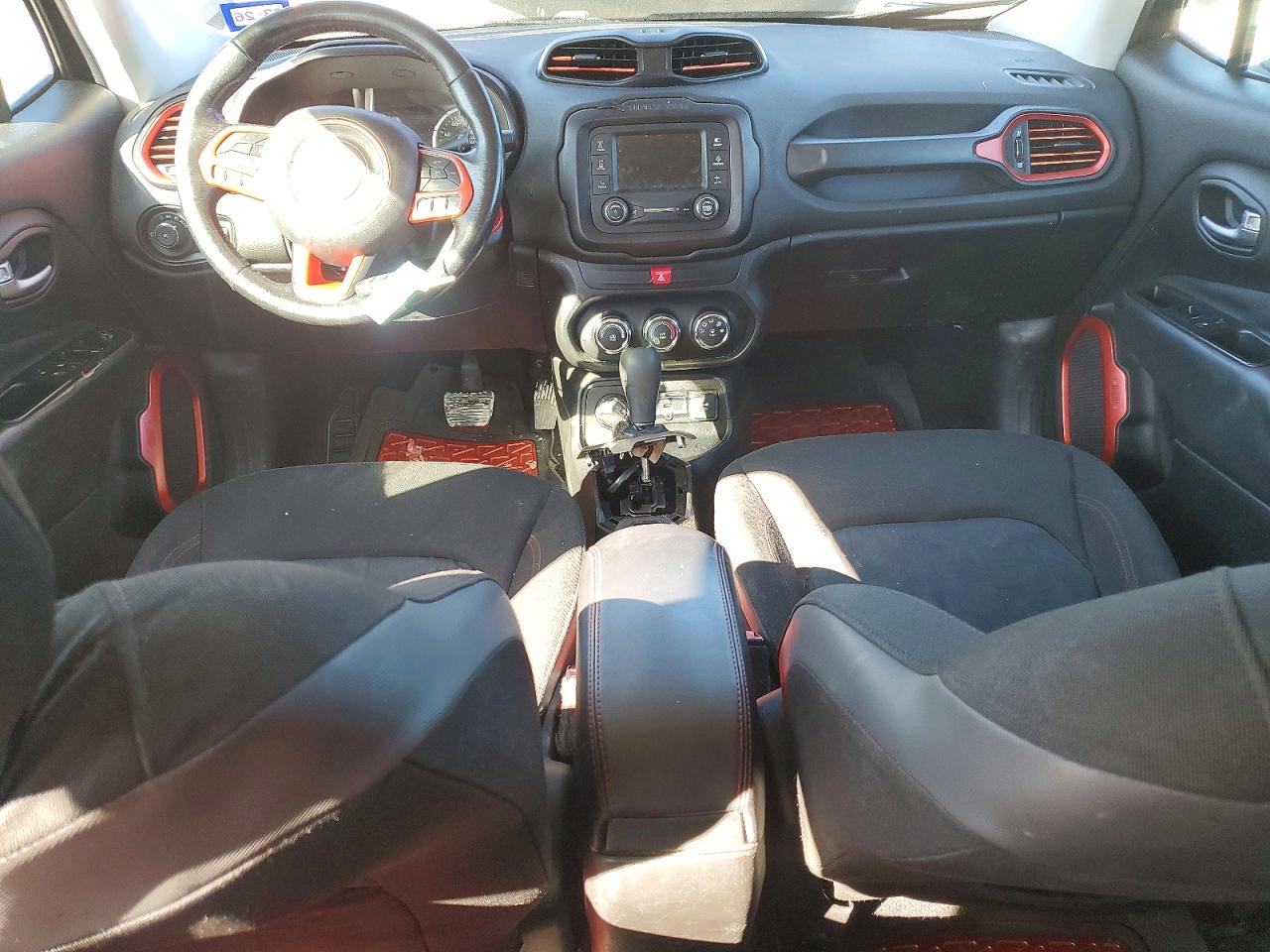 2017 JEEP RENEGADE TRAILHAWK photo 8