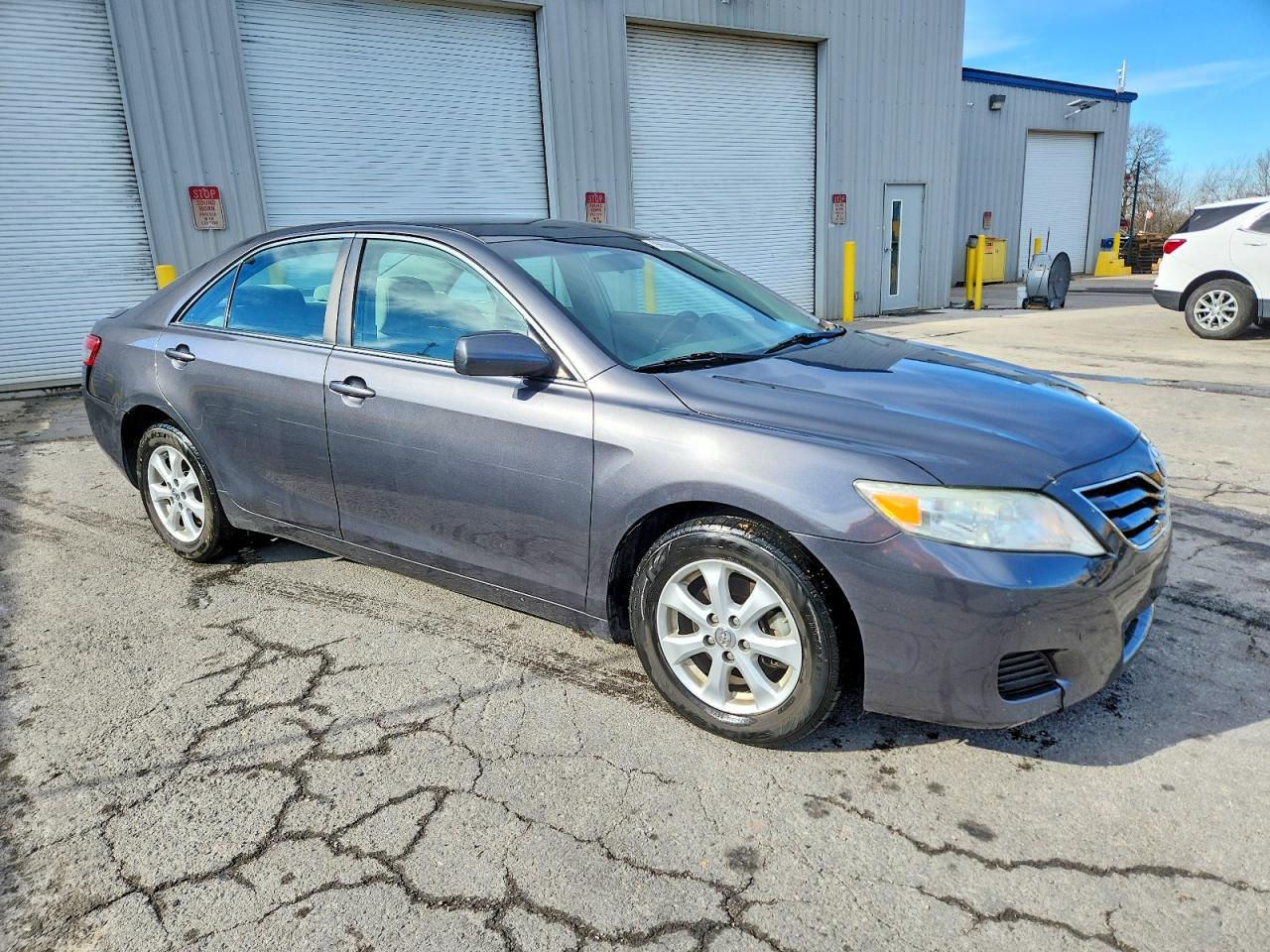 2011 TOYOTA CAMRY BASE photo 4