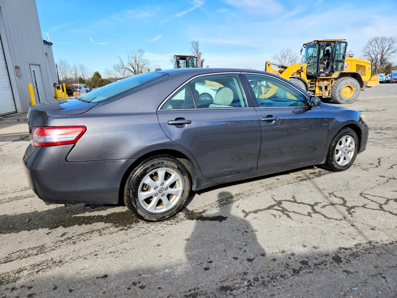 2011 TOYOTA CAMRY BASE photo 3