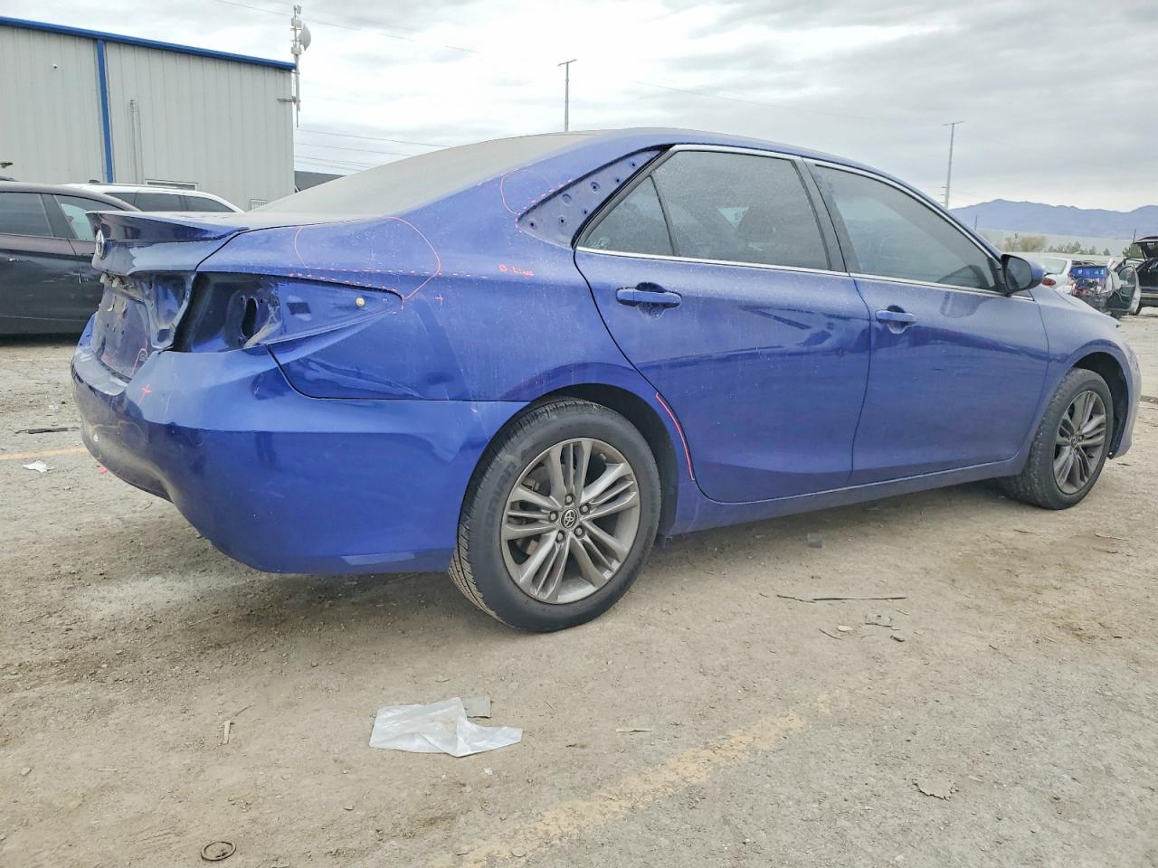2015 TOYOTA CAMRY LE photo 3