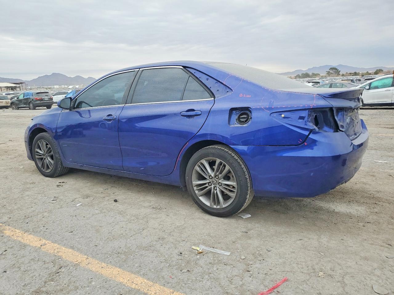 2015 TOYOTA CAMRY LE photo 2