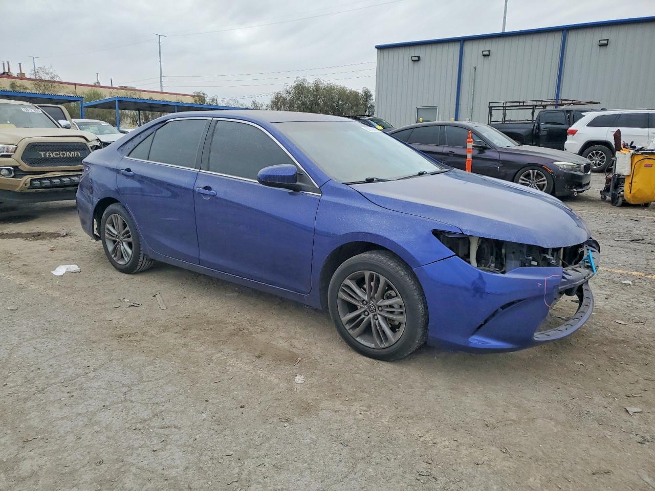 2015 TOYOTA CAMRY LE photo 4