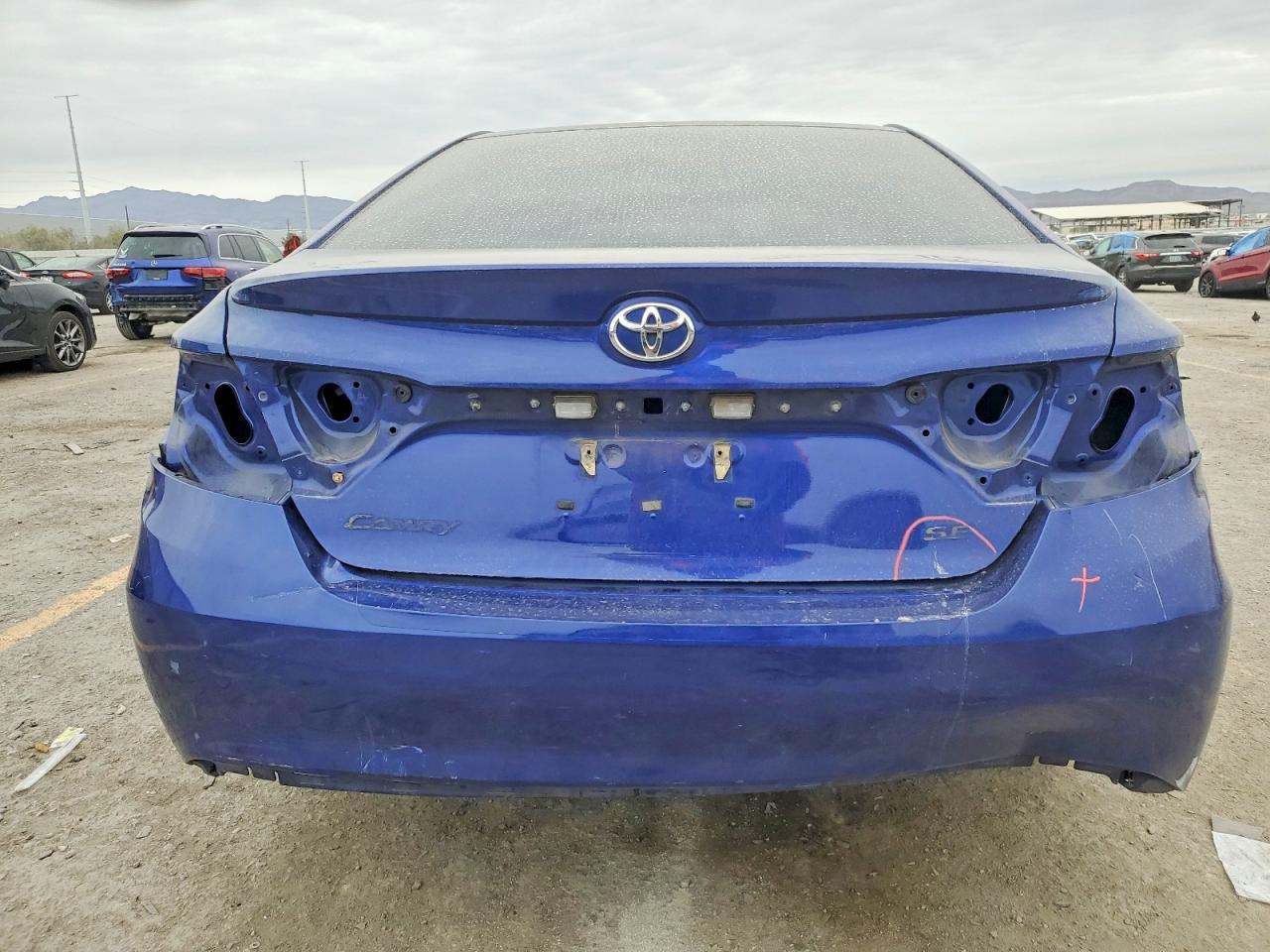 2015 TOYOTA CAMRY LE photo 6