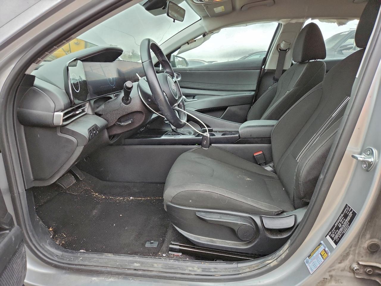 2023 HYUNDAI ELANTRA SEL photo 7