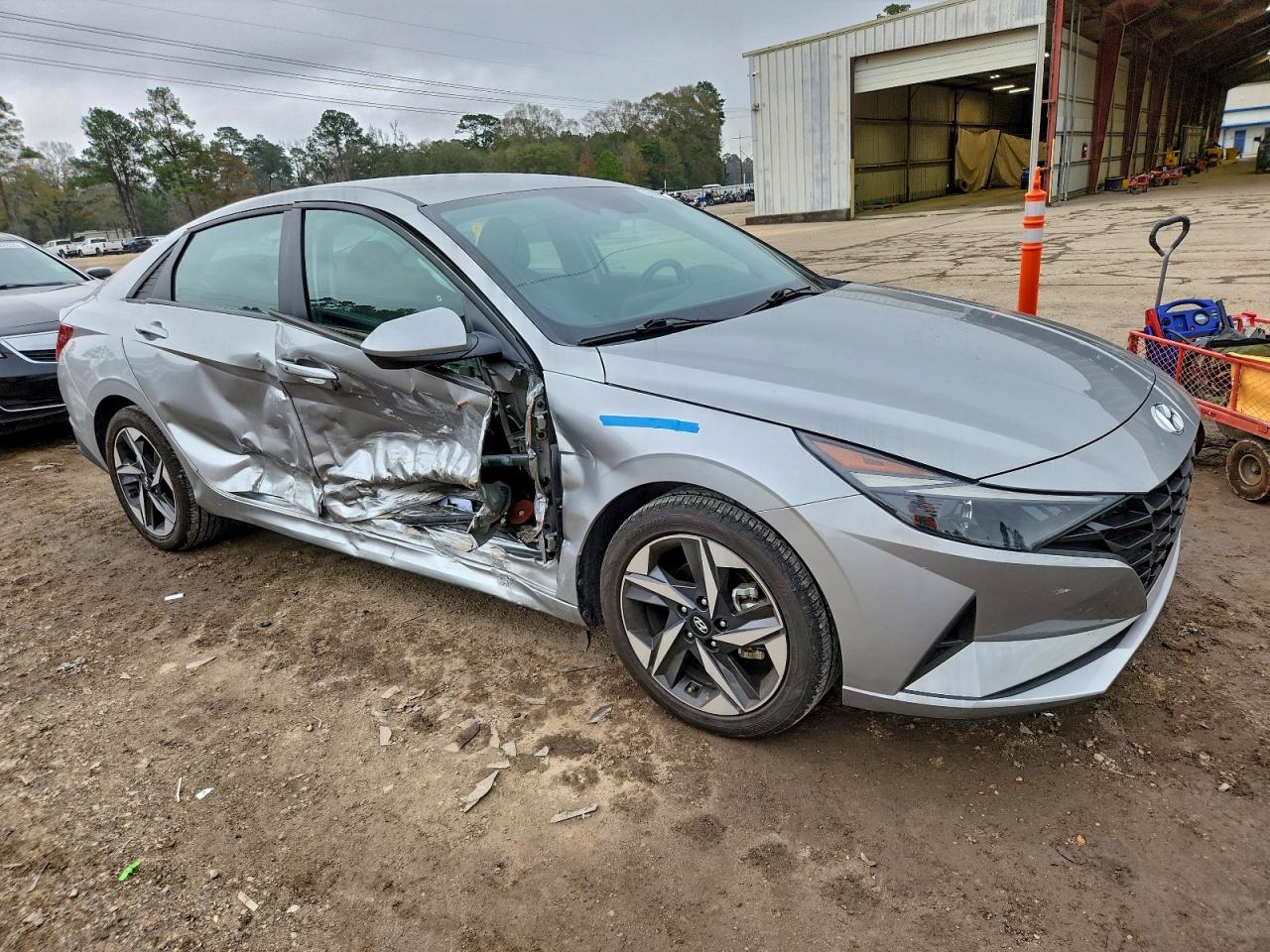 2023 HYUNDAI ELANTRA SEL photo 4
