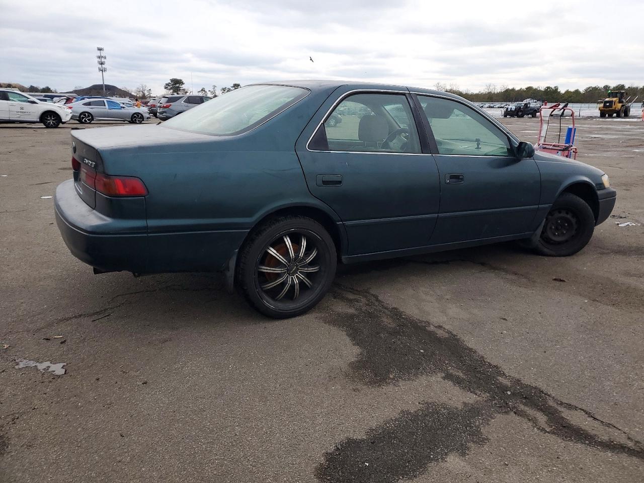 1997 TOYOTA CAMRY LE photo 3