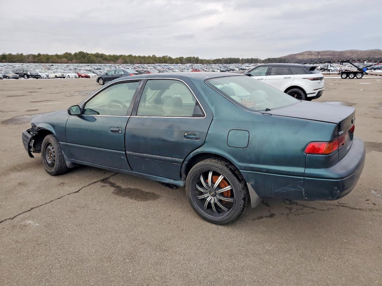1997 TOYOTA CAMRY LE photo 2