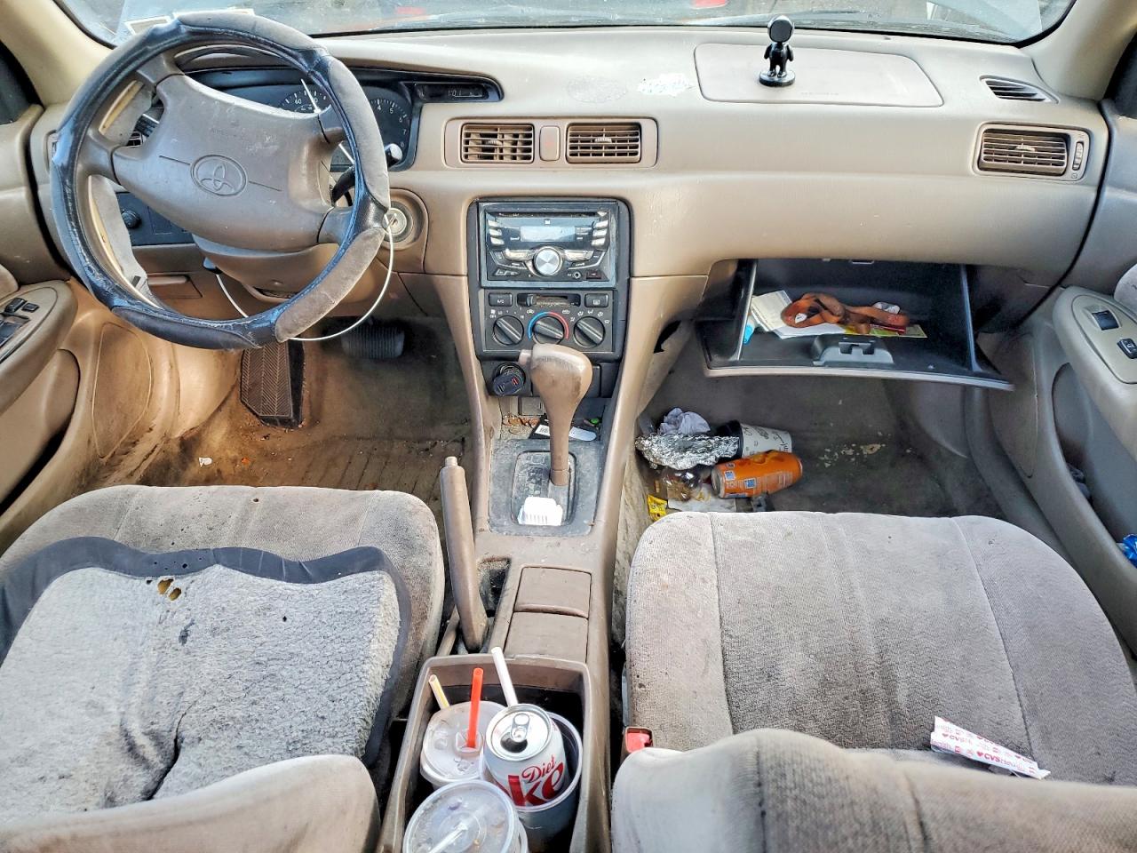 1997 TOYOTA CAMRY LE photo 8
