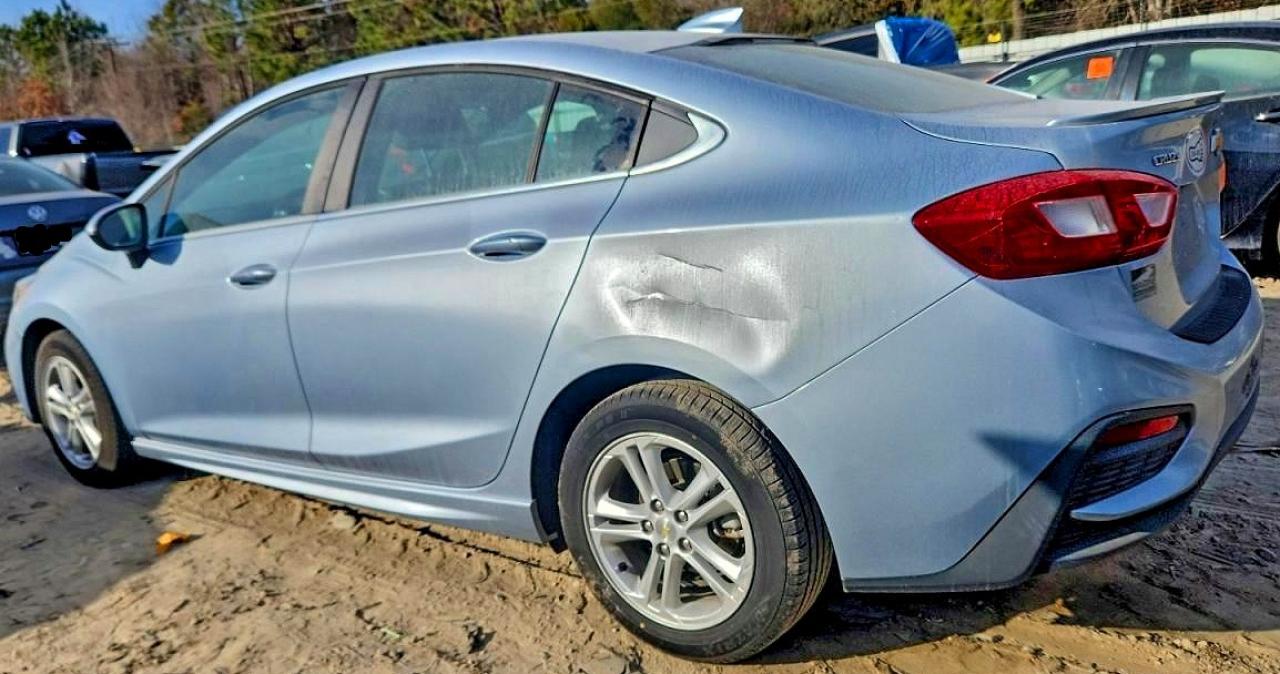 2017 CHEVROLET CRUZE LT photo 2
