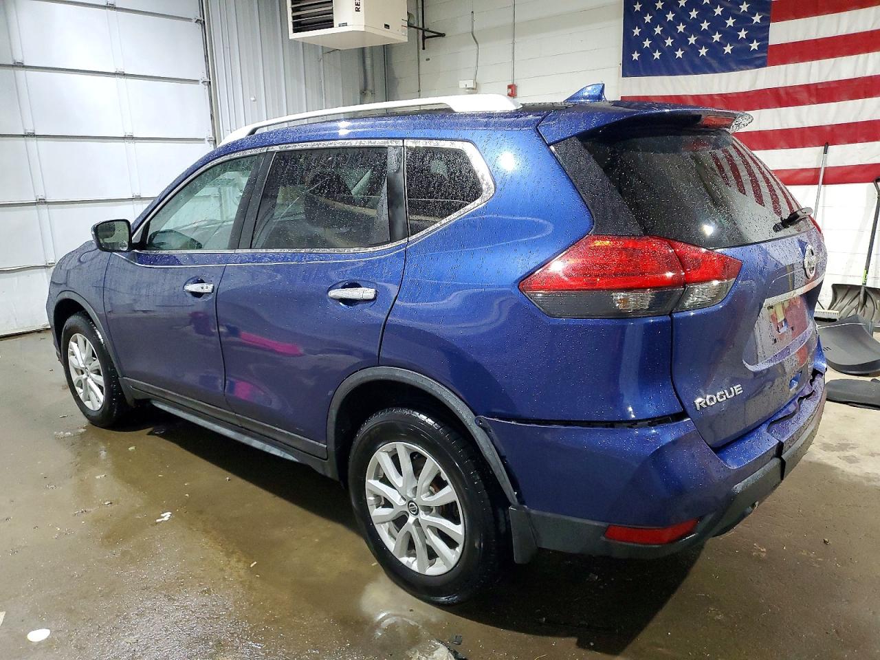 2017 NISSAN ROGUE photo 2