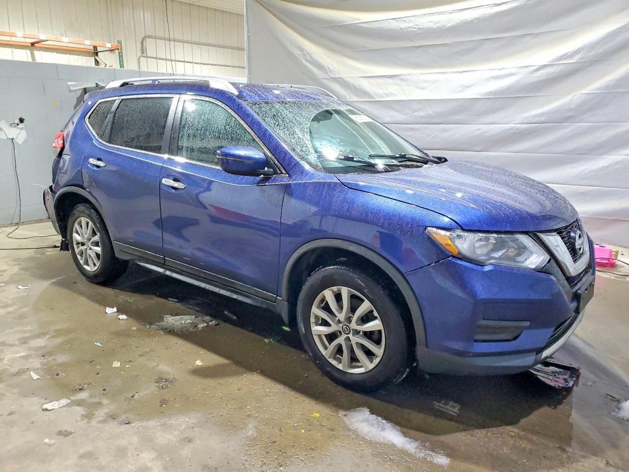 2017 NISSAN ROGUE photo 4