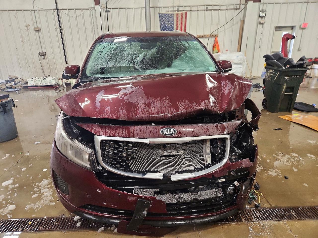 2017 KIA SEDONA LX photo 5