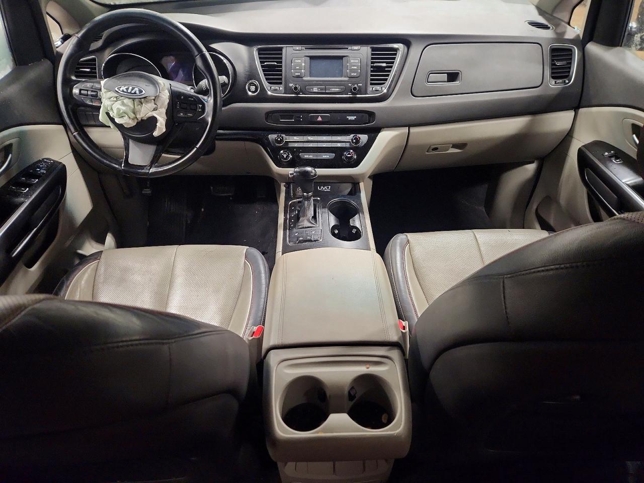 2017 KIA SEDONA LX photo 8
