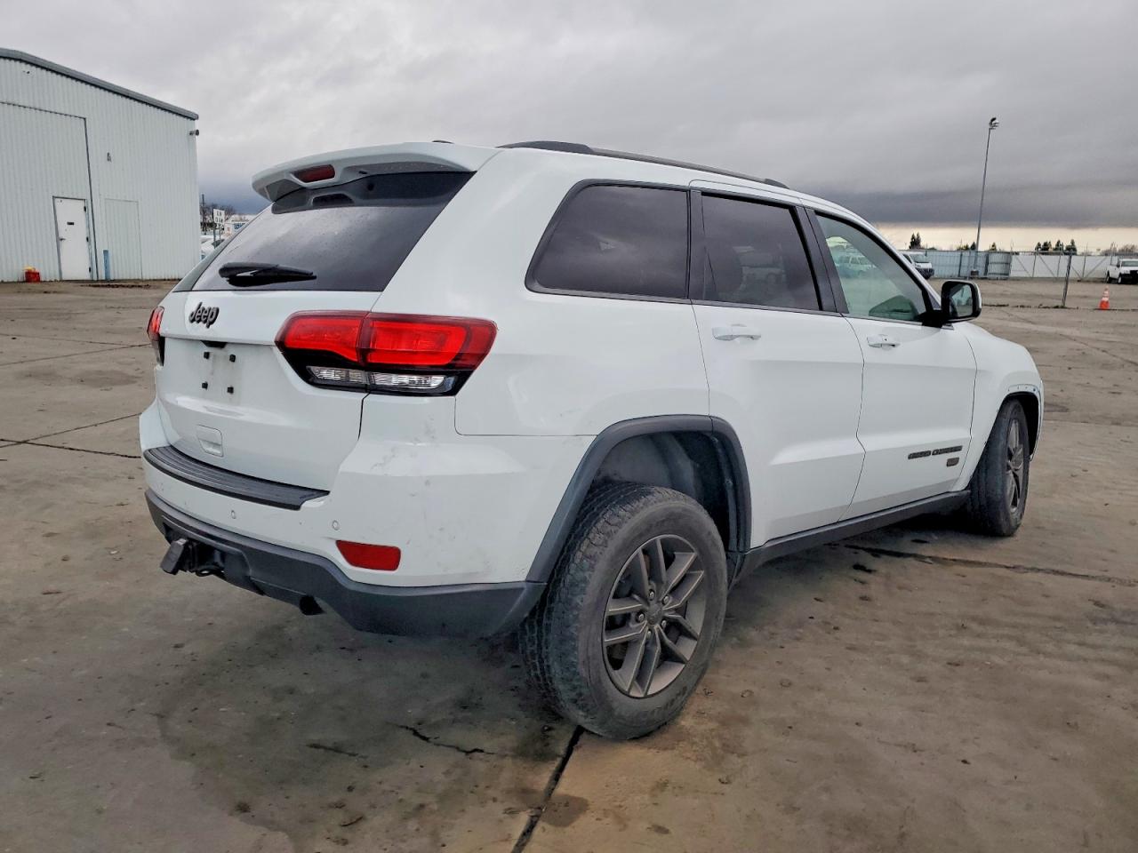 2016 JEEP GRAND CHEROKEE LAREDO photo 3