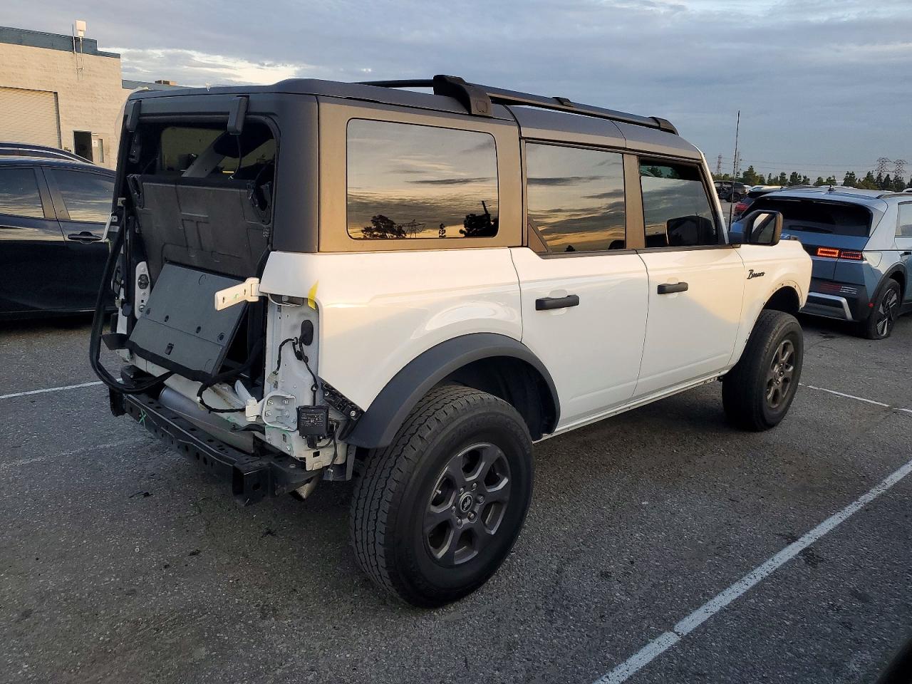 2023 FORD BRONCO BASE photo 3