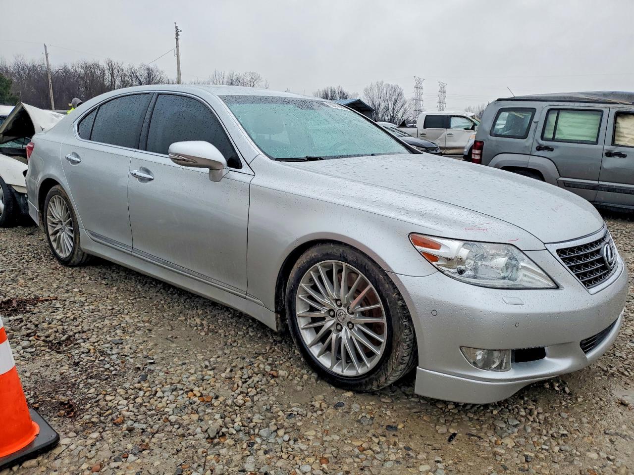 2011 LEXUS LS 460 photo 4