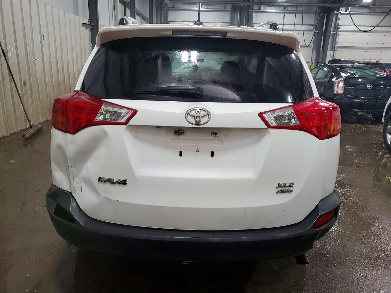 2015 TOYOTA RAV4 XLE photo 6