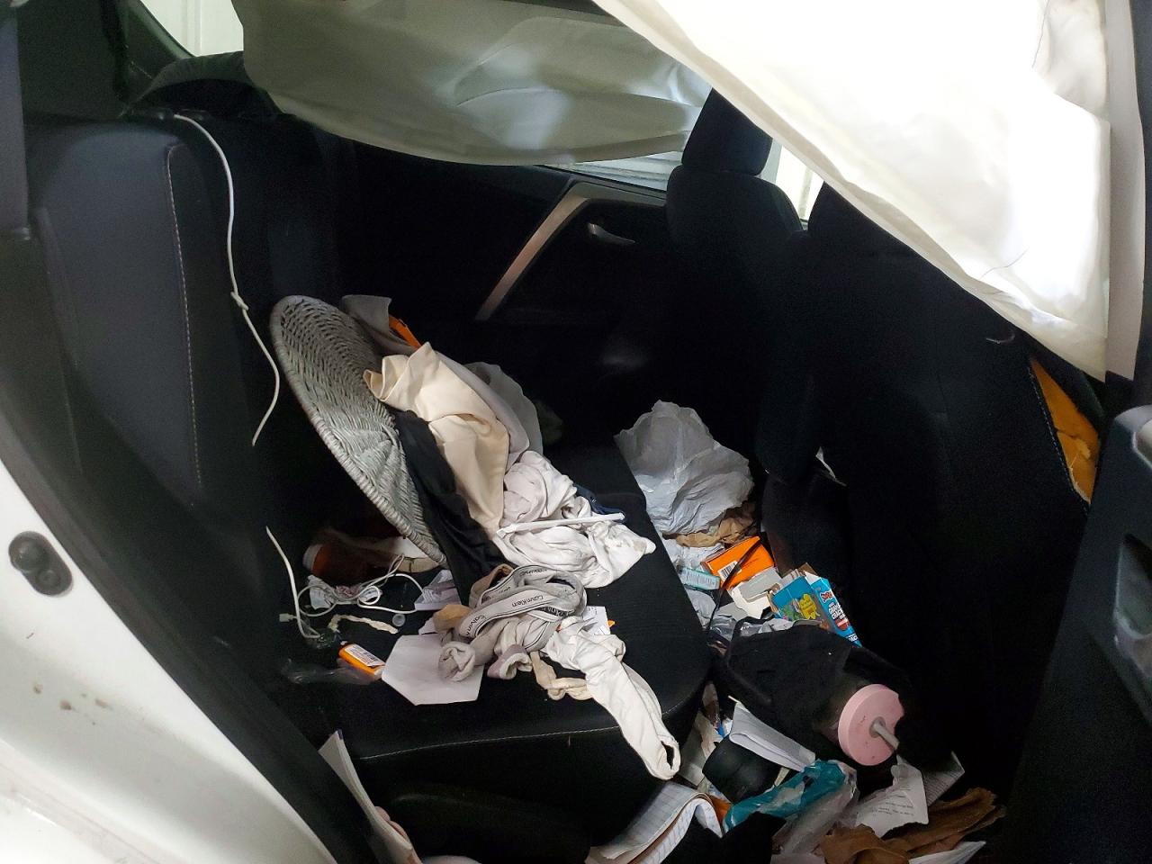 2015 TOYOTA RAV4 XLE photo 11