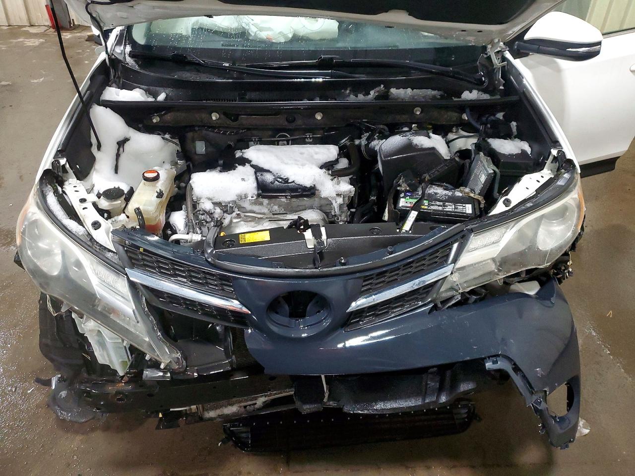 2015 TOYOTA RAV4 XLE photo 12